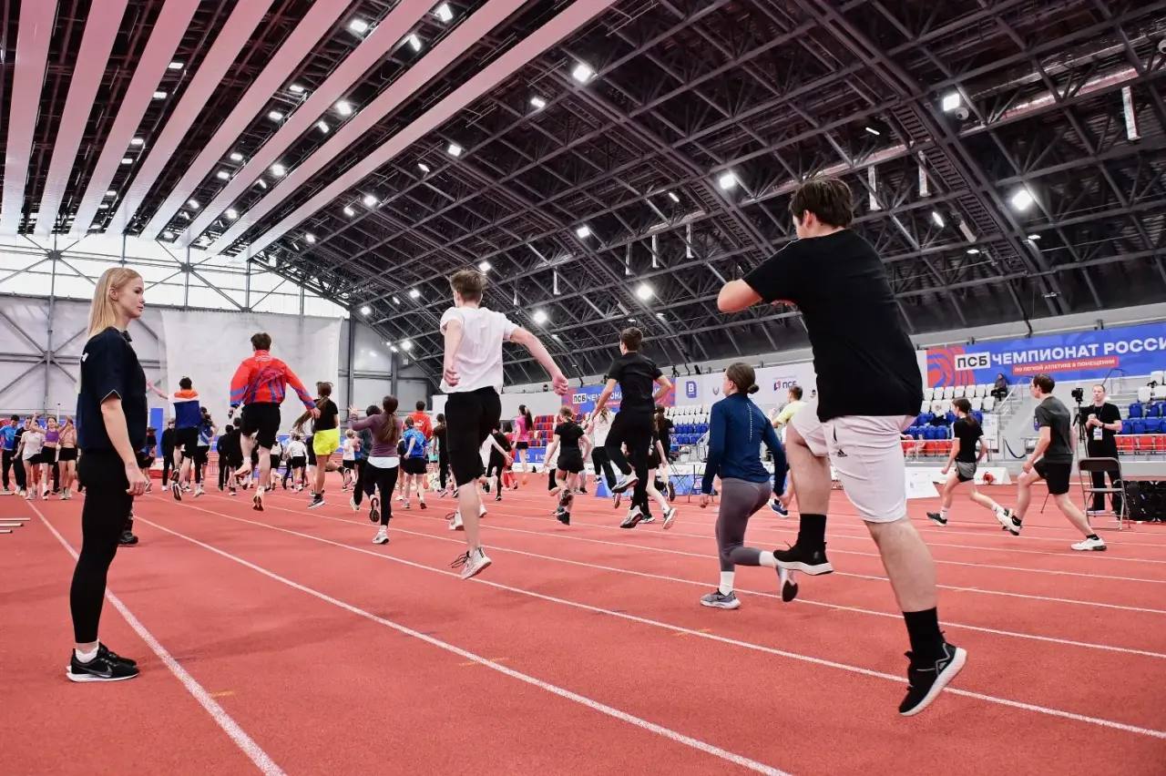 Сильнейший многоборец России Степан Кекин провел мастер-класс для юных сахалинцев Сильнейший многоборец России Степан Кекин провел мастер-класс для юных сахалинцев