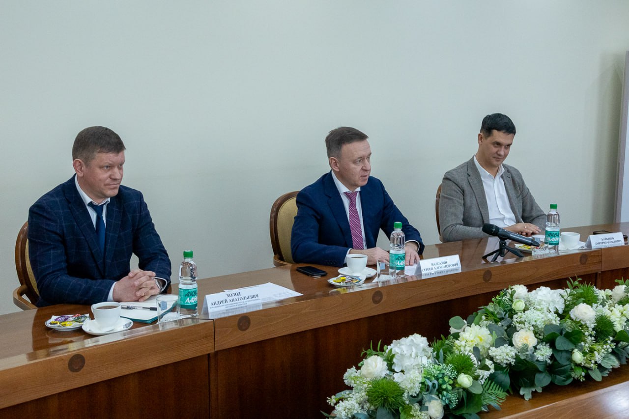 Сергей Надсадин: В преддверии Международного женского дня вместе с коллегами встретились с теми, кто ежедневно посвящает силы, энергию и личное время поддержке бойцов и их семей Сергей Надсадин: В преддверии Международного женского дня вместе с коллегами встретились с теми, кто ежедневно посвящает силы, энергию и личное время поддержке бойцов и их семей