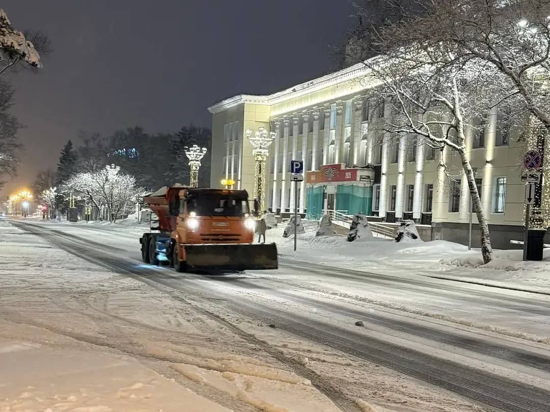 Сергей Надсадин: Для наших дорожных служб продолжаются снежные рабочие будни