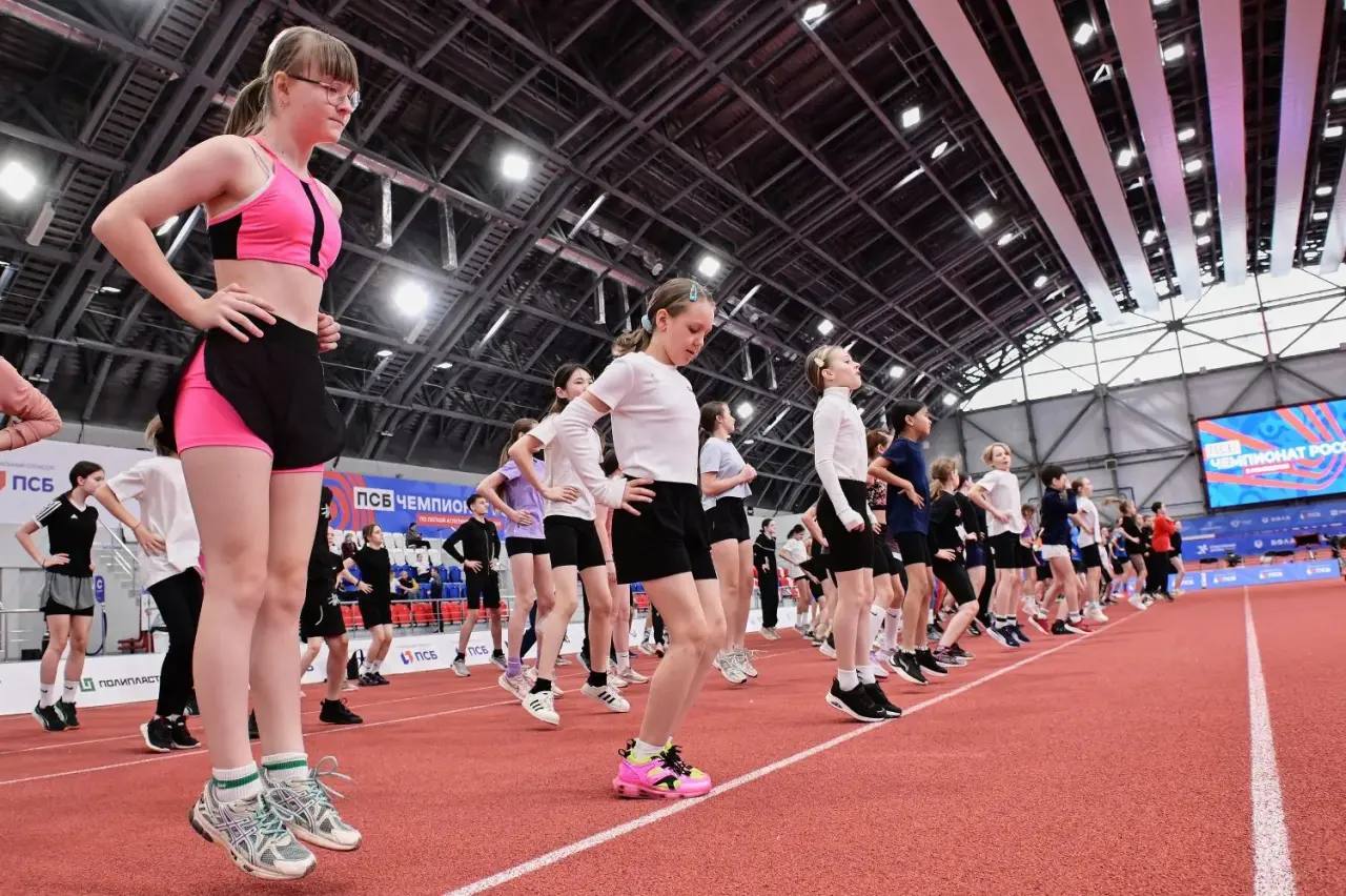 Сильнейший многоборец России Степан Кекин провел мастер-класс для юных сахалинцев Сильнейший многоборец России Степан Кекин провел мастер-класс для юных сахалинцев