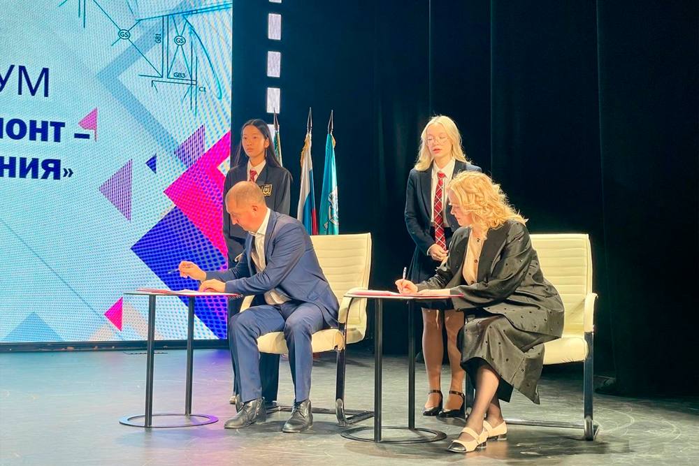 Руководитель фракции «Единая Россия» Алексей Плотников встретился с волонтерами и принял участие в региональном форуме «Большой капитальный ремонт – ПРЕобразование образования» Руководитель фракции «Единая Россия» Алексей Плотников встретился с волонтерами и принял участие в региональном форуме «Большой капитальный ремонт – ПРЕобразование образования»