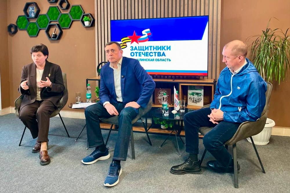 Руководитель фракции «Единая Россия» Алексей Плотников встретился с волонтерами и принял участие в региональном форуме «Большой капитальный ремонт – ПРЕобразование образования» Руководитель фракции «Единая Россия» Алексей Плотников встретился с волонтерами и принял участие в региональном форуме «Большой капитальный ремонт – ПРЕобразование образования»