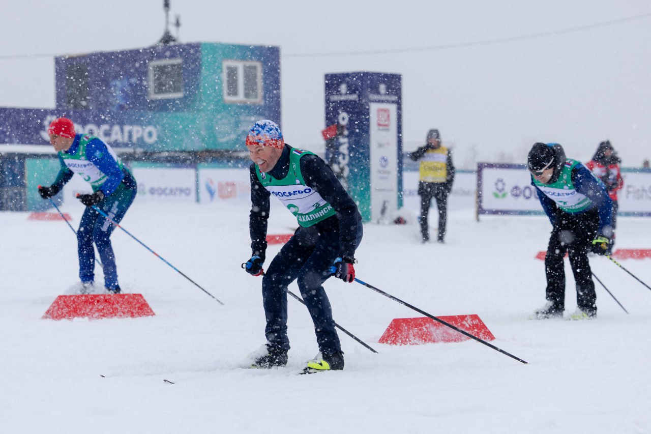 Медиа-эстафета на лыжах!. Лыжно-биатлонный комплекс «Триумф», где в эти дни проходят старты чемпионата России по лыжным гонкам, принял ответную медиа-эстафету! В формате 4 по 50 м померились силами олимпийские чемпионы... Медиа-эстафета на лыжах!. Лыжно-биатлонный комплекс «Триумф», где в эти дни проходят старты чемпионата России по лыжным гонкам, принял ответную медиа-эстафету! В формате 4 по 50 м померились силами олимпийские чемпионы...