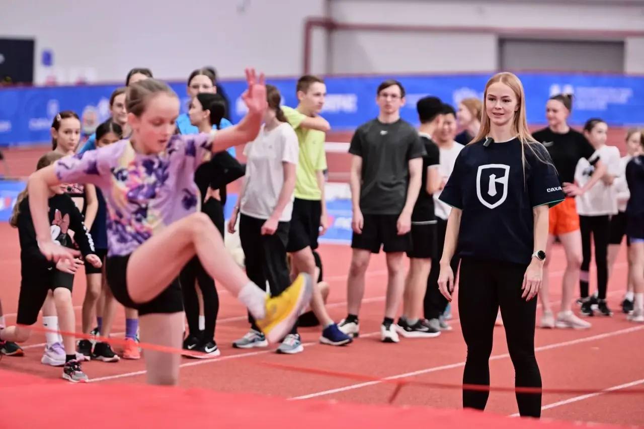 Сильнейший многоборец России Степан Кекин провел мастер-класс для юных сахалинцев Сильнейший многоборец России Степан Кекин провел мастер-класс для юных сахалинцев