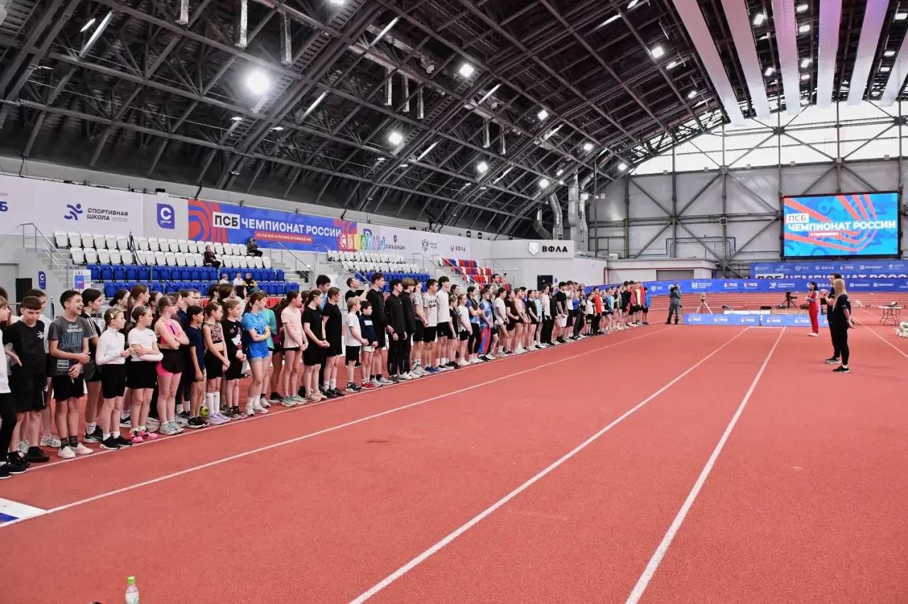 Сильнейший многоборец России Степан Кекин провел мастер-класс для юных сахалинцев Сильнейший многоборец России Степан Кекин провел мастер-класс для юных сахалинцев