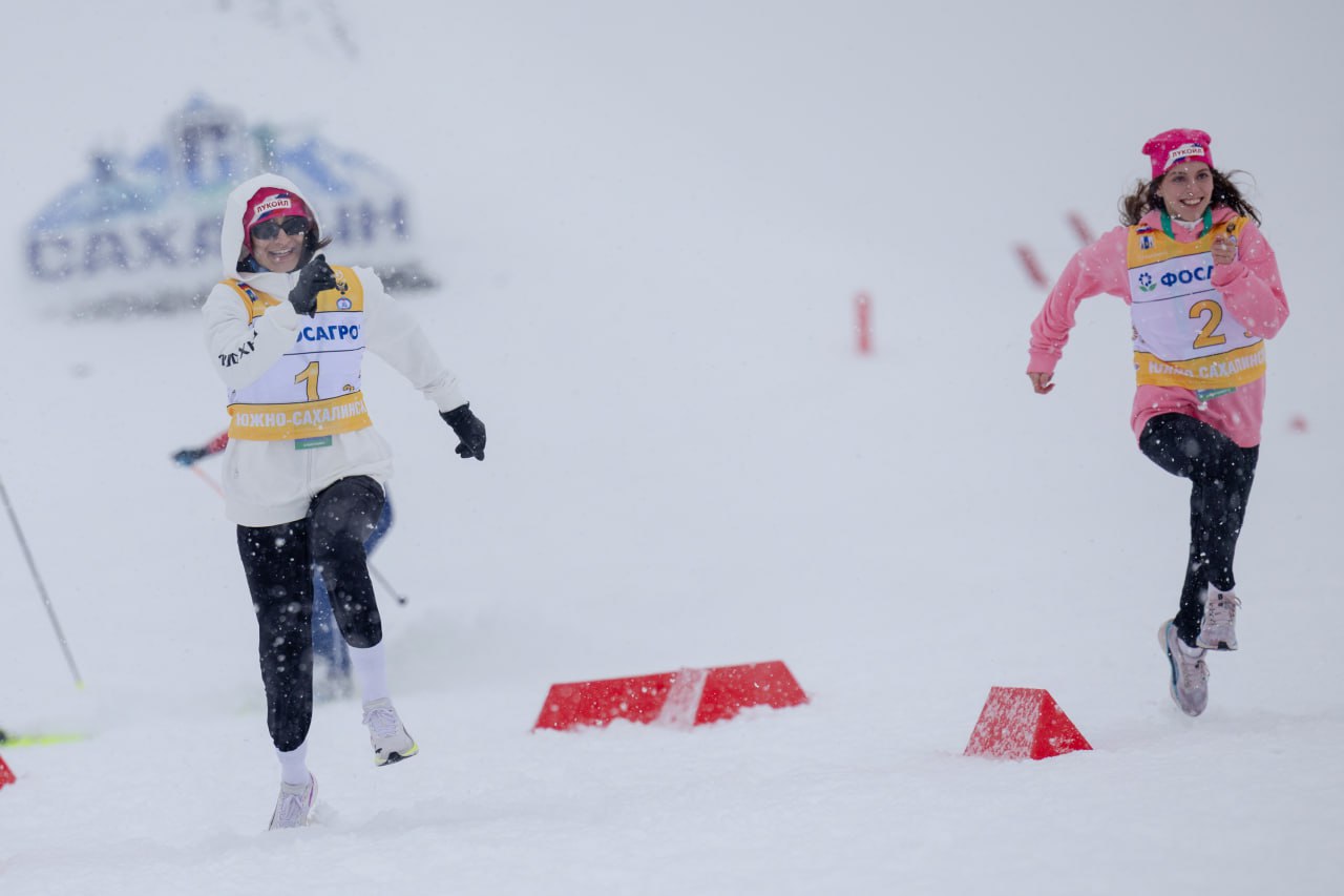 Медиа-эстафета на лыжах!. Лыжно-биатлонный комплекс «Триумф», где в эти дни проходят старты чемпионата России по лыжным гонкам, принял ответную медиа-эстафету! В формате 4 по 50 м померились силами олимпийские чемпионы... Медиа-эстафета на лыжах!. Лыжно-биатлонный комплекс «Триумф», где в эти дни проходят старты чемпионата России по лыжным гонкам, принял ответную медиа-эстафету! В формате 4 по 50 м померились силами олимпийские чемпионы...
