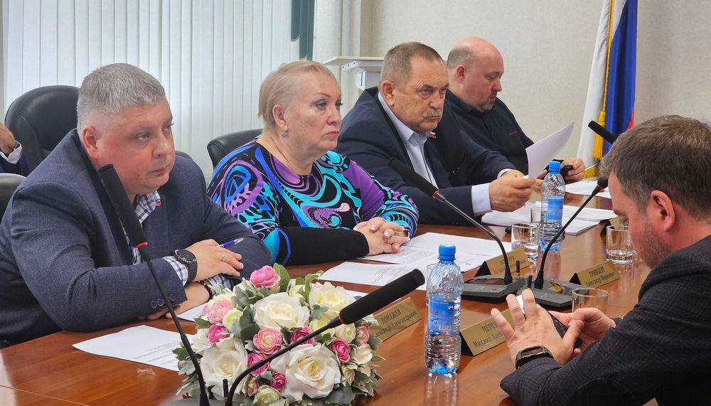 Депутаты поддержали изменения в закон об Общественной палате области и нового кандидата в ее состав Депутаты поддержали изменения в закон об Общественной палате области и нового кандидата в ее состав