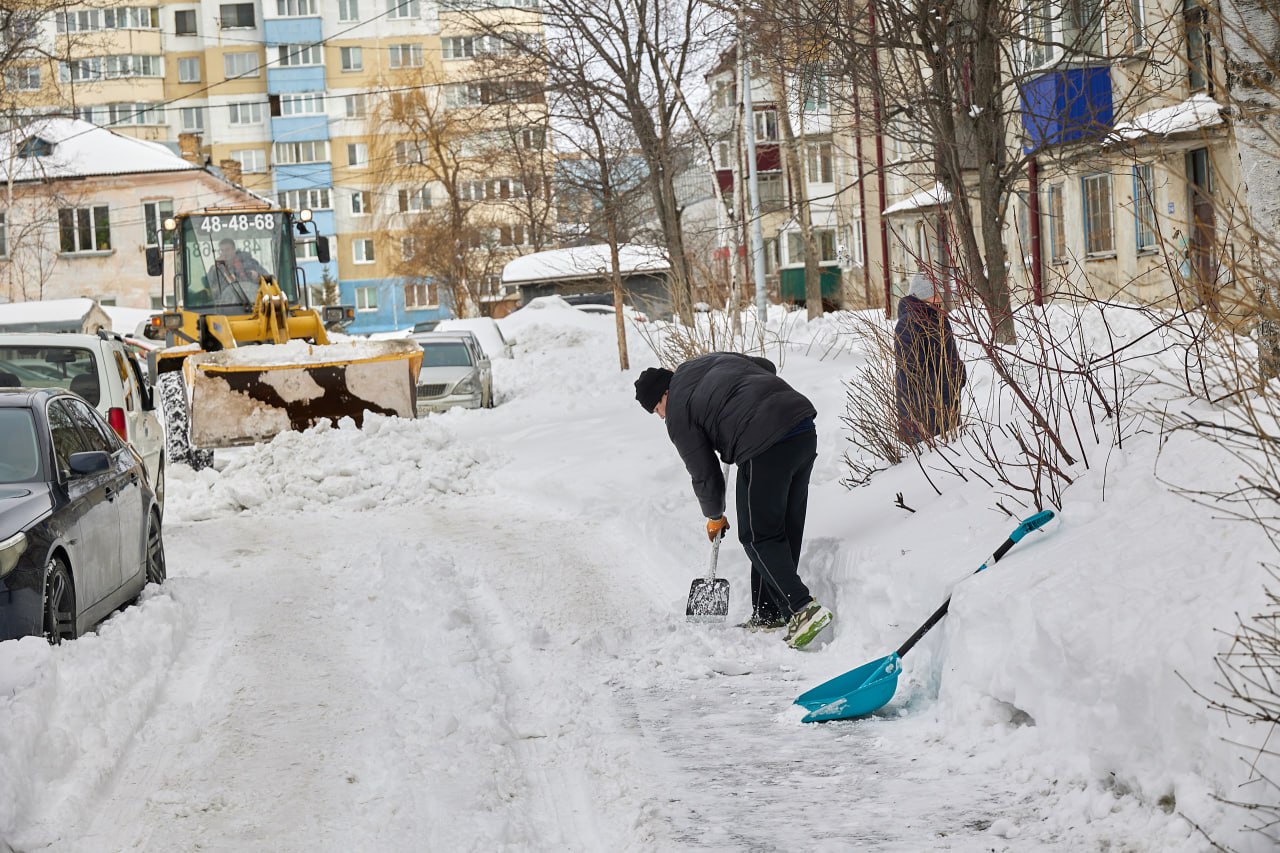 В Южно-Сахалинске продолжают ликвидировать последствия циклона В Южно-Сахалинске продолжают ликвидировать последствия циклона