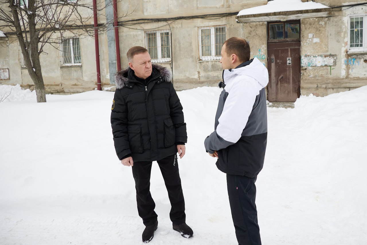 В Южно-Сахалинске продолжают ликвидировать последствия циклона В Южно-Сахалинске продолжают ликвидировать последствия циклона