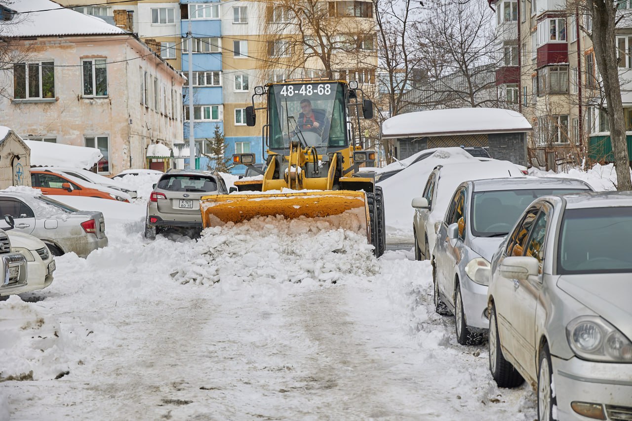 В Южно-Сахалинске продолжают ликвидировать последствия циклона В Южно-Сахалинске продолжают ликвидировать последствия циклона