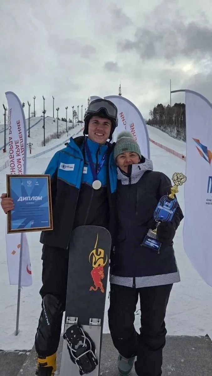 Сахалинец Алексей Яблочников - серебряный призёр Спартакиады учащихся России по сноуборду Сахалинец Алексей Яблочников - серебряный призёр Спартакиады учащихся России по сноуборду