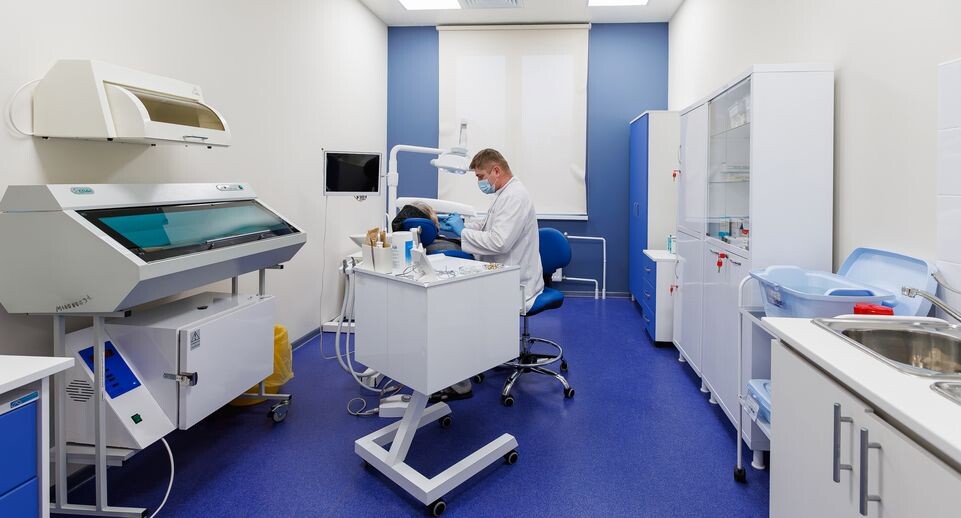 Опасности отбеливания зубов: Почему стоит обращаться к стоматологу