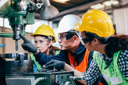 Комиссии по делам несовершеннолетних помогут подросткам, не закончившим девятый класс школы, поступить в профтехучилища