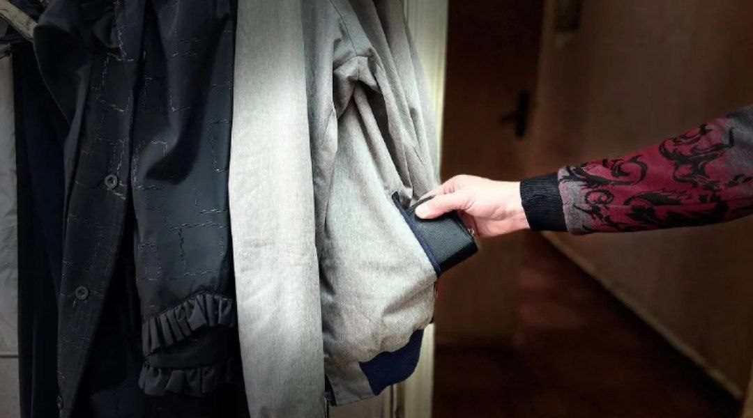 В Южно-Сахалинске сотрудники уголовного розыска раскрыли кражу 130 тысяч рублей