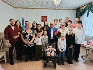 Супруги Быковы из Холмска отметили рубиновую свадьбу