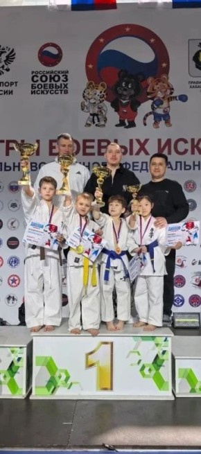 Сахалинские киокушины завоевали 14 медалей на Дальневосточных играх боевых искусств