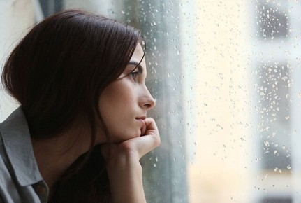 Почему нас бывает накрывает грусть и тоска?