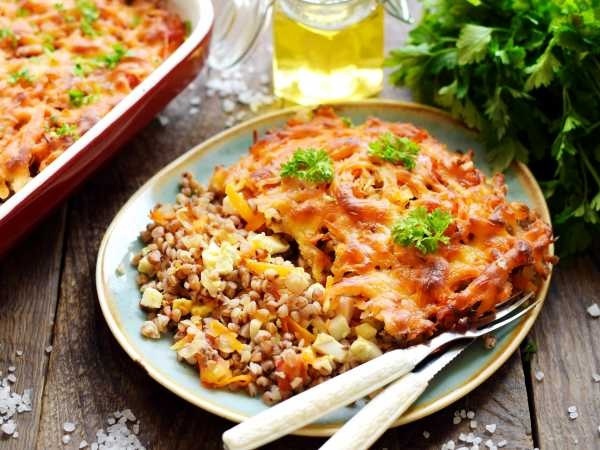 Гречка по-новому: оригинальный рецепт с овощами и сыром