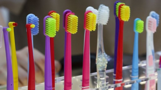 Почему важна регулярная замена зубной щетки?