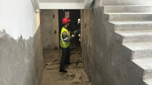 Ремонт одного из блоков 2 корпуса Центральной поликлиники в Южно-Сахалинске завершат до конца лета