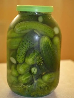 Огурцы в банке: секреты успешной засолки без уксуса