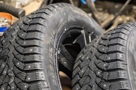 Мужчина из Углегорска при поиске автомобильных шин нарвался на мошенника