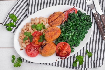 Кулинарное вдохновение: морковные биточки с фасолью и соусом Наршараб