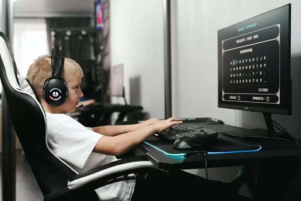 Как Данил Колбасенко стал интернет-легендой: неожиданная популярность мемов