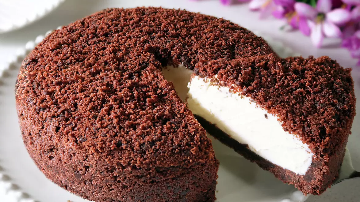 Легкий и воздушный сметанник: нежный торт без выпечки