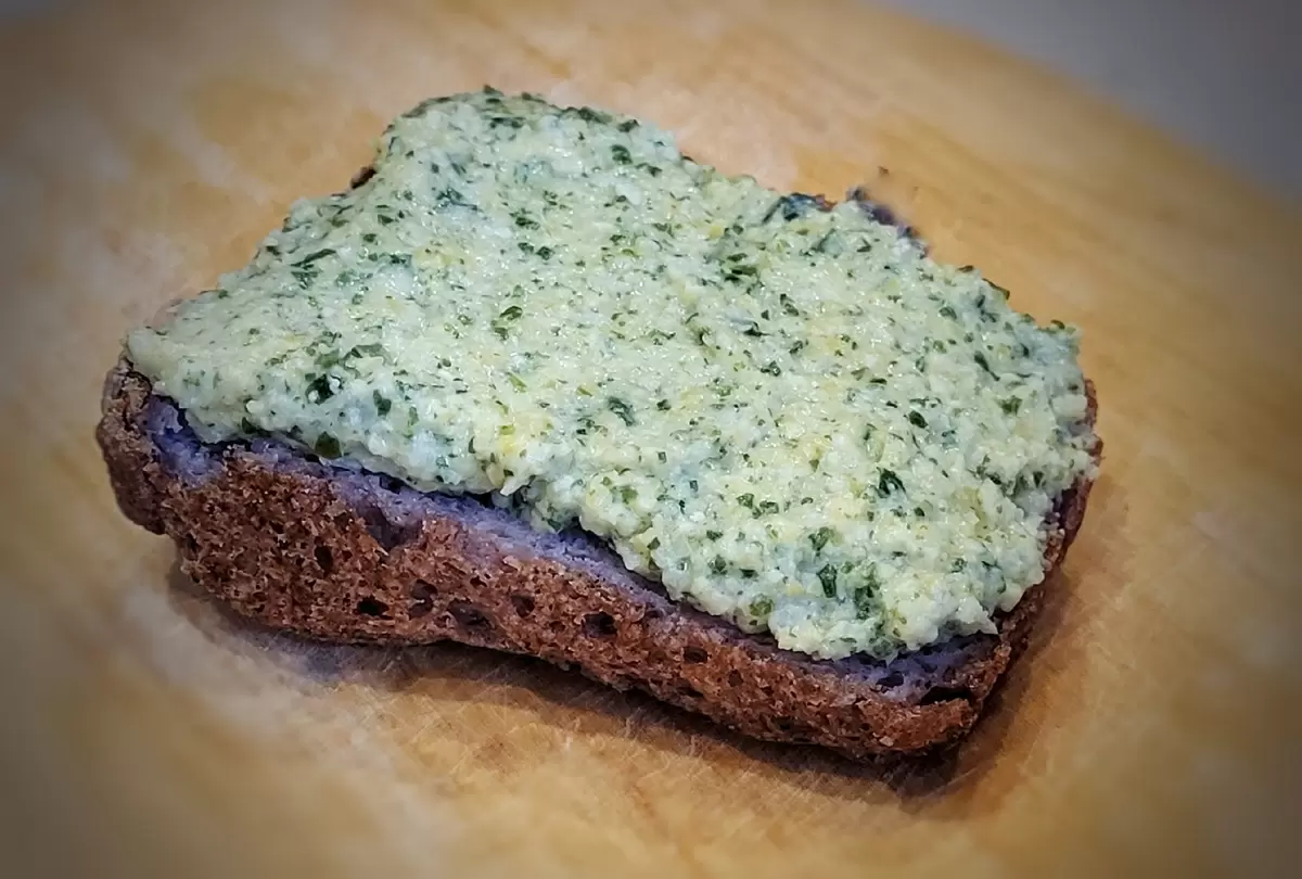 Нутовый паштет с вакаме — вегетарианская закуска для гурманов