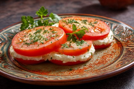 5 простых закусок с помидорами: быстро, вкусно и эффектно