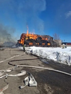 Склады на территории бывшего бумзавода полыхали в Поронайске