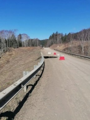На участке автодороги Шахтёрск – Бошняково начаты подготовительные работы по восстановлению разрушенного дорожного полотна