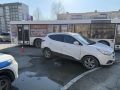 Subaru Legacy наехал на припаркованный Hyundai в Южно-Сахалинске и скрылся