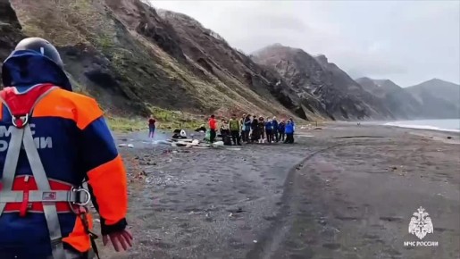 Островные спасатели эвакуировали туристку в районе подножия горы Крузенштерна