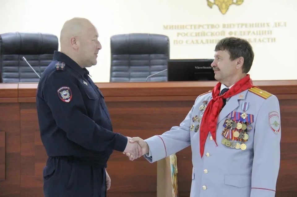 В УМВД России по Сахалинской области состоялось познавательно-торжественное мероприятие, посвящённое Дню детских общественных организаций: пионеры, кадеты и ветераны встретились, чтобы поздравить «главного пионера»... В УМВД России по Сахалинской области состоялось познавательно-торжественное мероприятие, посвящённое Дню детских общественных организаций: пионеры, кадеты и ветераны встретились, чтобы поздравить «главного пионера»...