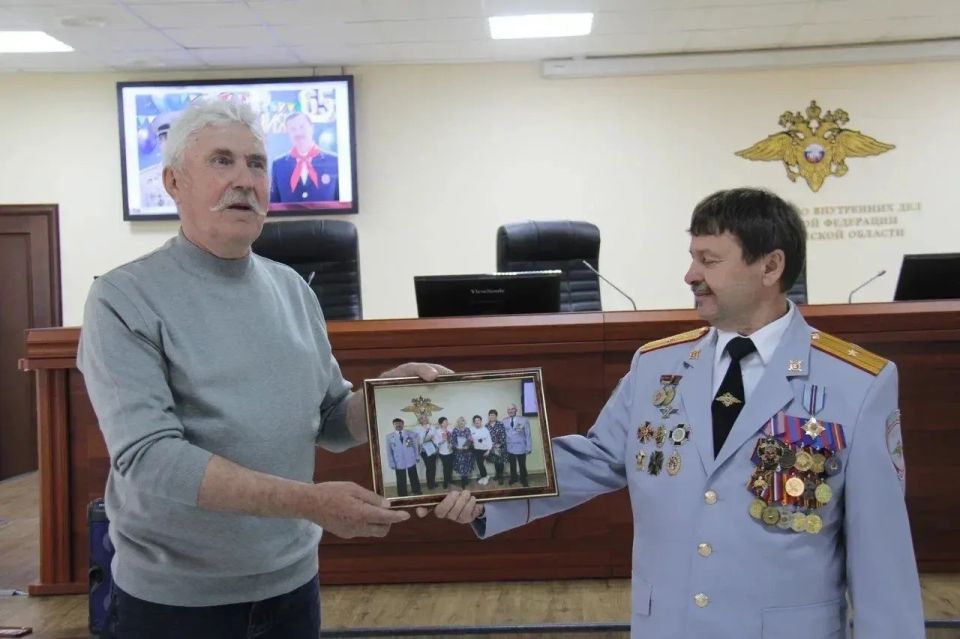 В УМВД России по Сахалинской области состоялось познавательно-торжественное мероприятие, посвящённое Дню детских общественных организаций: пионеры, кадеты и ветераны встретились, чтобы поздравить «главного пионера»... В УМВД России по Сахалинской области состоялось познавательно-торжественное мероприятие, посвящённое Дню детских общественных организаций: пионеры, кадеты и ветераны встретились, чтобы поздравить «главного пионера»...