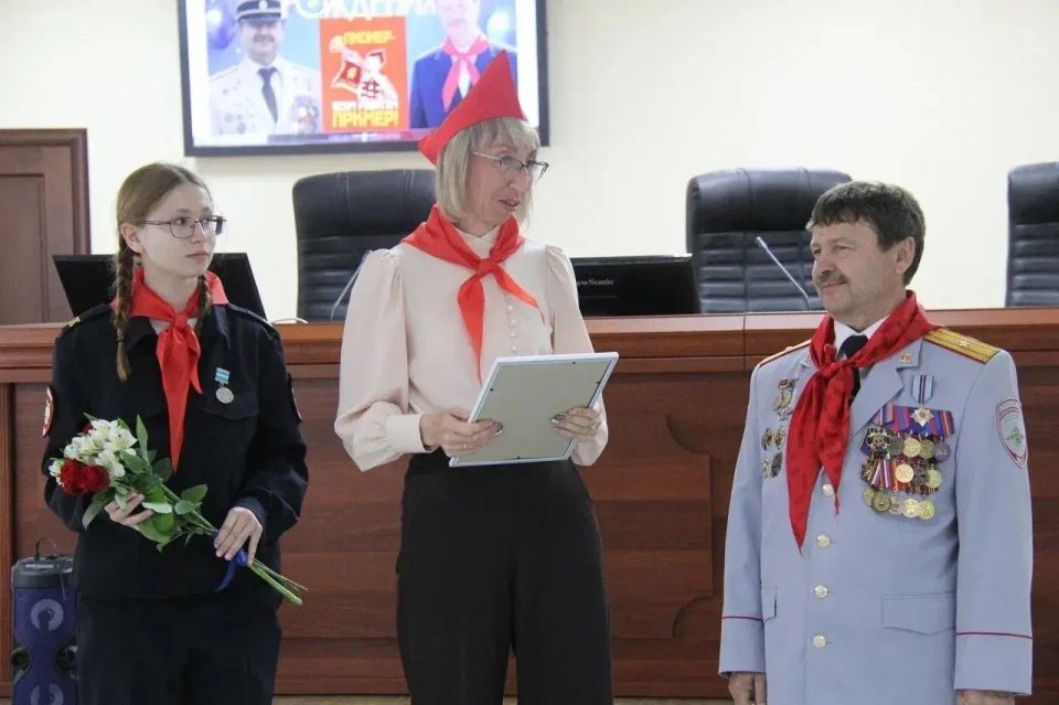 В УМВД России по Сахалинской области состоялось познавательно-торжественное мероприятие, посвящённое Дню детских общественных организаций: пионеры, кадеты и ветераны встретились, чтобы поздравить «главного пионера»... В УМВД России по Сахалинской области состоялось познавательно-торжественное мероприятие, посвящённое Дню детских общественных организаций: пионеры, кадеты и ветераны встретились, чтобы поздравить «главного пионера»...