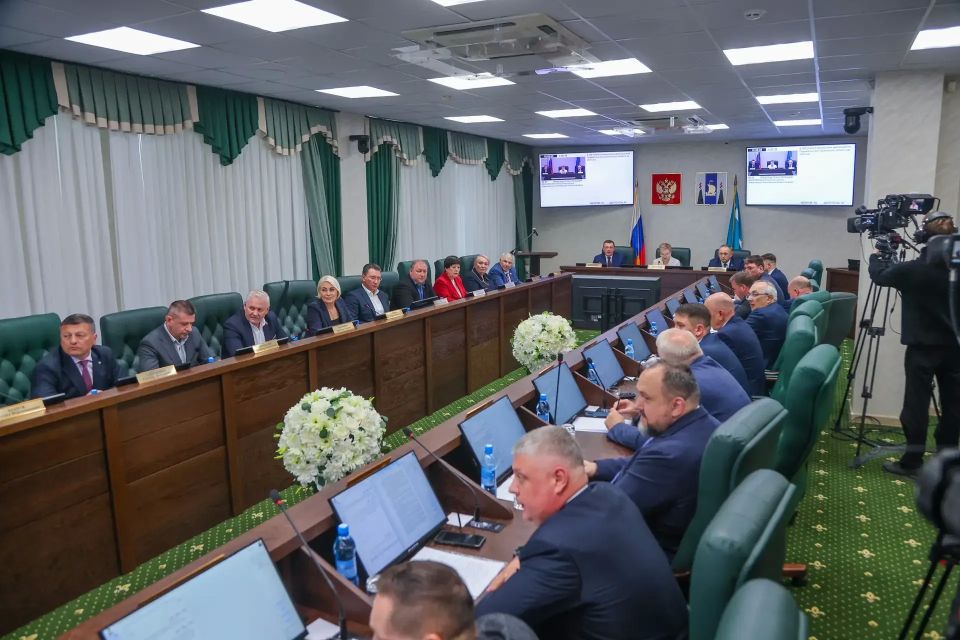 Сегодня губернатор Валерий Лимаренко в Сахалинской областной Думе представляет ежегодный отчет о результатах деятельности правительства перед депутатами