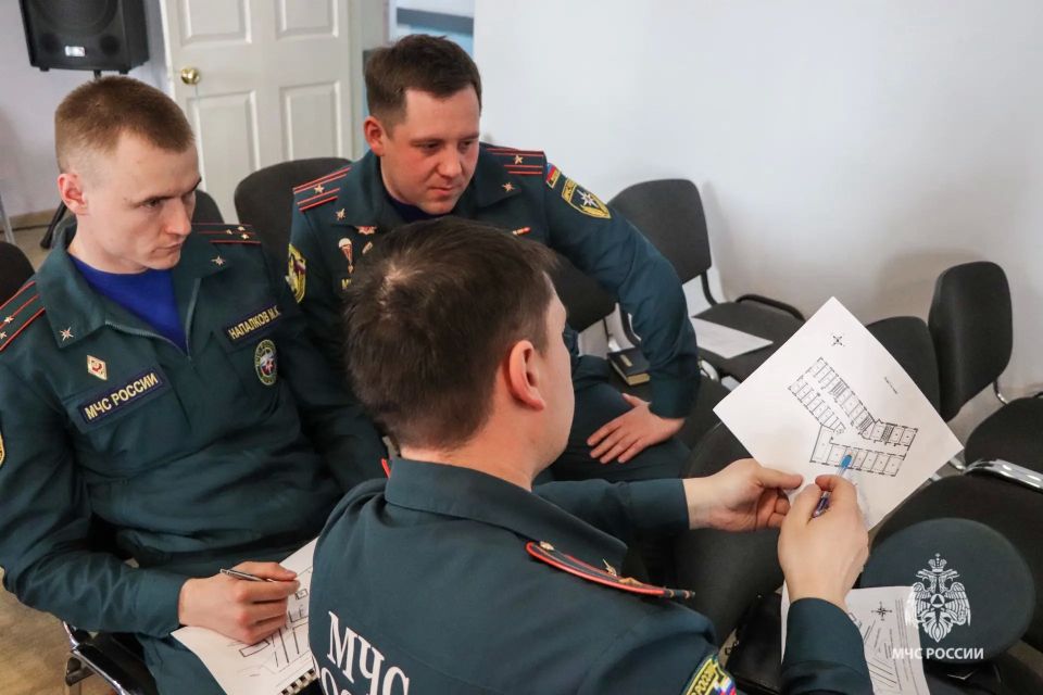 Разбор крупнейших пожаров и деловая игра: в Южно-Сахалинске прошла школа оперативного мастерства Разбор крупнейших пожаров и деловая игра: в Южно-Сахалинске прошла школа оперативного мастерства