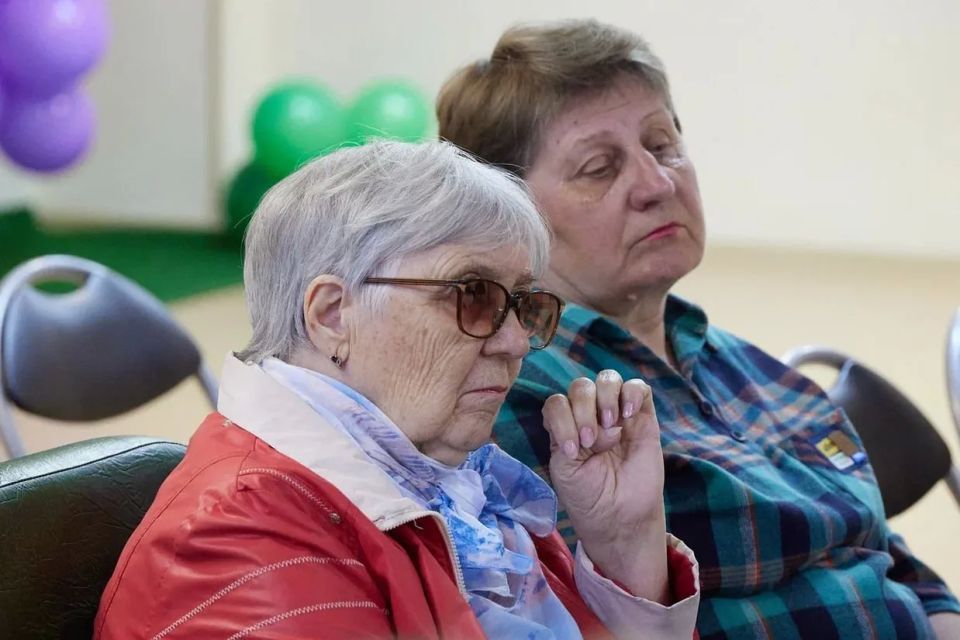 Жители Синегорска обсудили актуальные вопросы с и.о. вице-мэра Евгением Золотовым Жители Синегорска обсудили актуальные вопросы с и.о. вице-мэра Евгением Золотовым