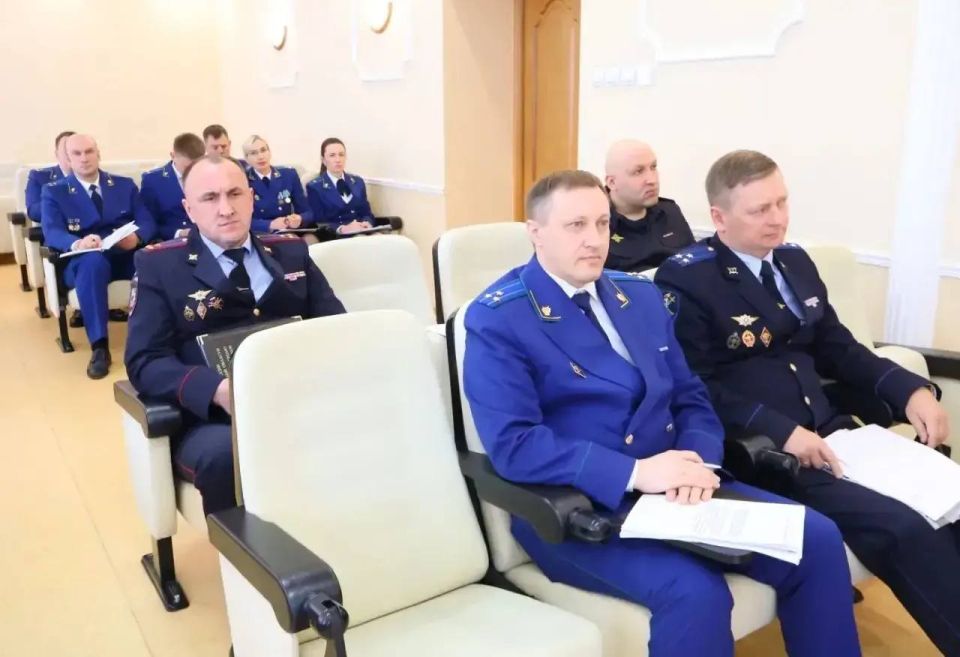 Начальник УМВД России по Сахалинской области принял участие в межведомственном совещании по противодействию наркопреступности в прокуратуре региона Начальник УМВД России по Сахалинской области принял участие в межведомственном совещании по противодействию наркопреступности в прокуратуре региона