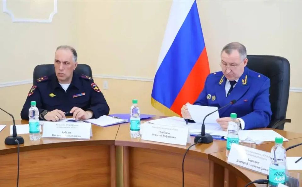 Начальник УМВД России по Сахалинской области принял участие в межведомственном совещании по противодействию наркопреступности в прокуратуре региона Начальник УМВД России по Сахалинской области принял участие в межведомственном совещании по противодействию наркопреступности в прокуратуре региона