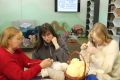 Мастер-класс по вязанию пинеток провели для будущих мам в Смирных