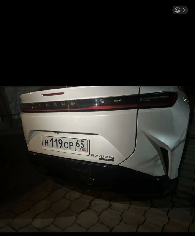 Неизвестный водитель въехал в Lexus в областном центре и скрылся