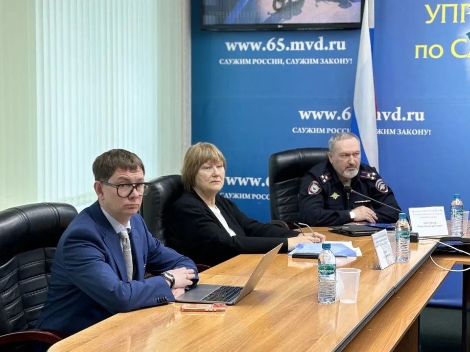 В УМВД России по Сахалинской области состоялся круглый стол, посвященный профилактике дорожно-транспортных происшествий с участием несовершеннолетних водителей, безопасности использования СИМ В УМВД России по Сахалинской области состоялся круглый стол, посвященный профилактике дорожно-транспортных происшествий с участием несовершеннолетних водителей, безопасности использования СИМ