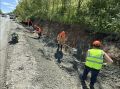 На Охотской трассе продолжаются работы по устройству земполотна и лотков в кюветах возле моста через р. Христофоровку