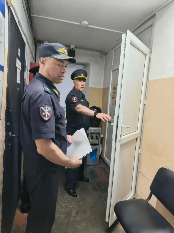 Следующим объектом рабочей поездки руководства УМВД стал ОМВД «Тымовский» Следующим объектом рабочей поездки руководства УМВД стал ОМВД «Тымовский»