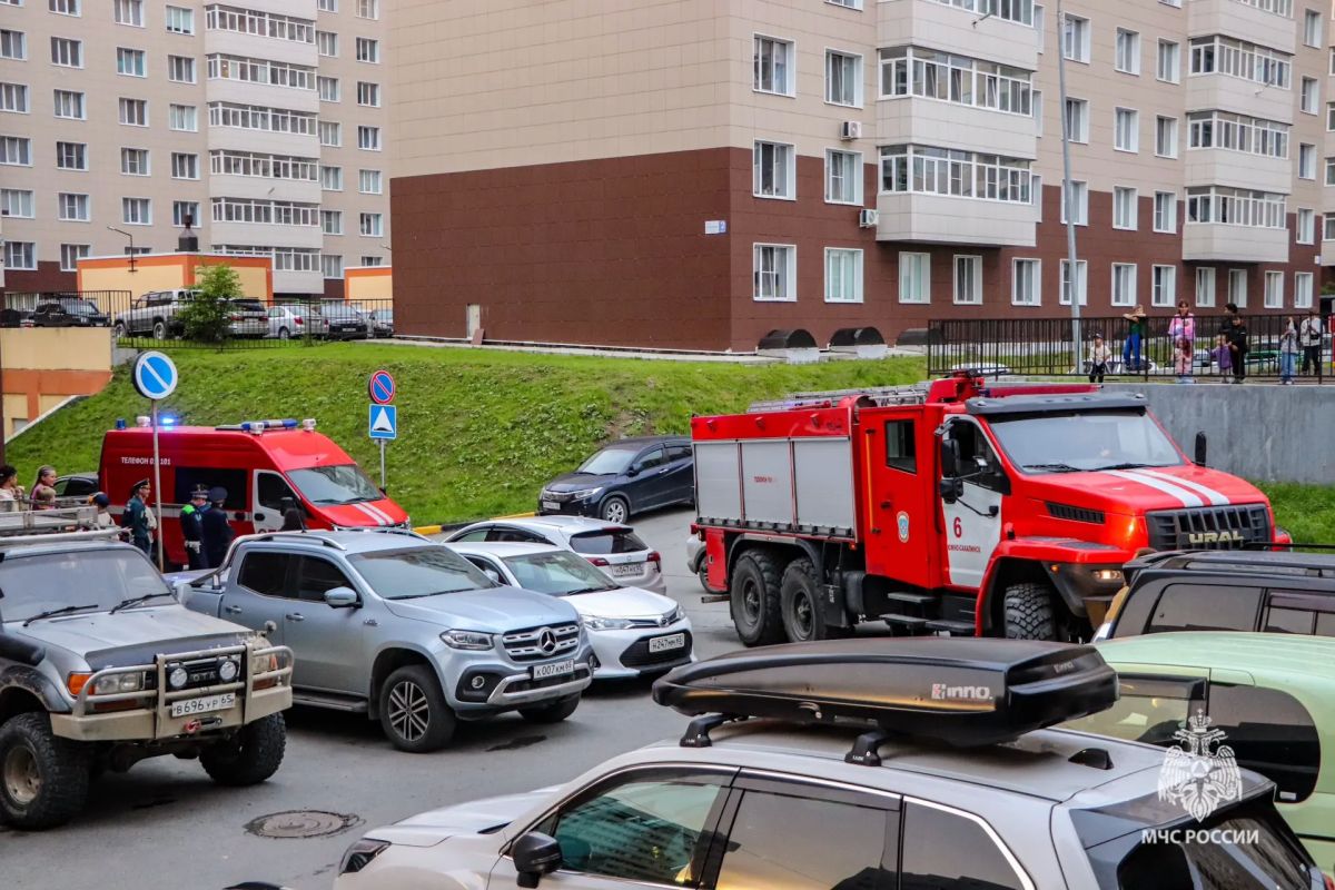 Неправильно припаркованные во дворах автомобили — угроза для жизни и спасения Неправильно припаркованные во дворах автомобили — угроза для жизни и спасения