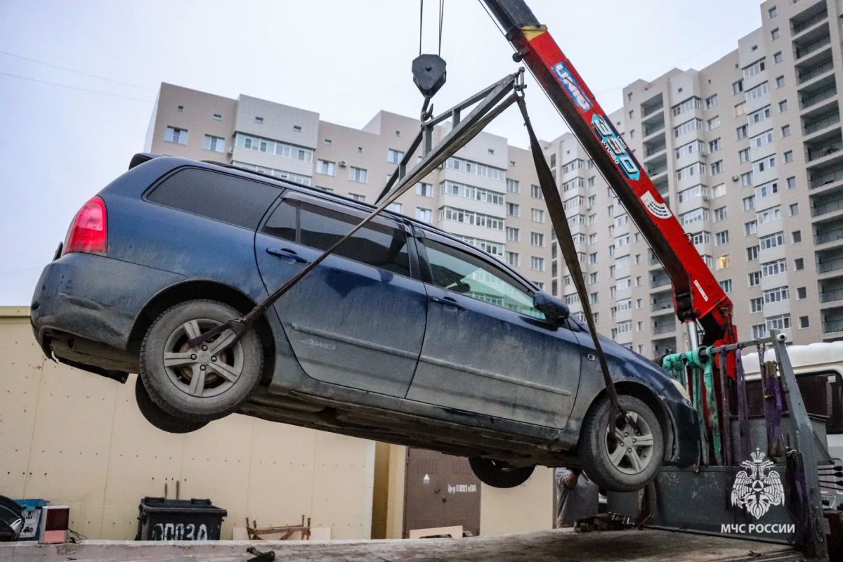 Неправильно припаркованные во дворах автомобили — угроза для жизни и спасения Неправильно припаркованные во дворах автомобили — угроза для жизни и спасения